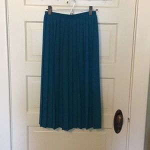 Trendy pleated skirt